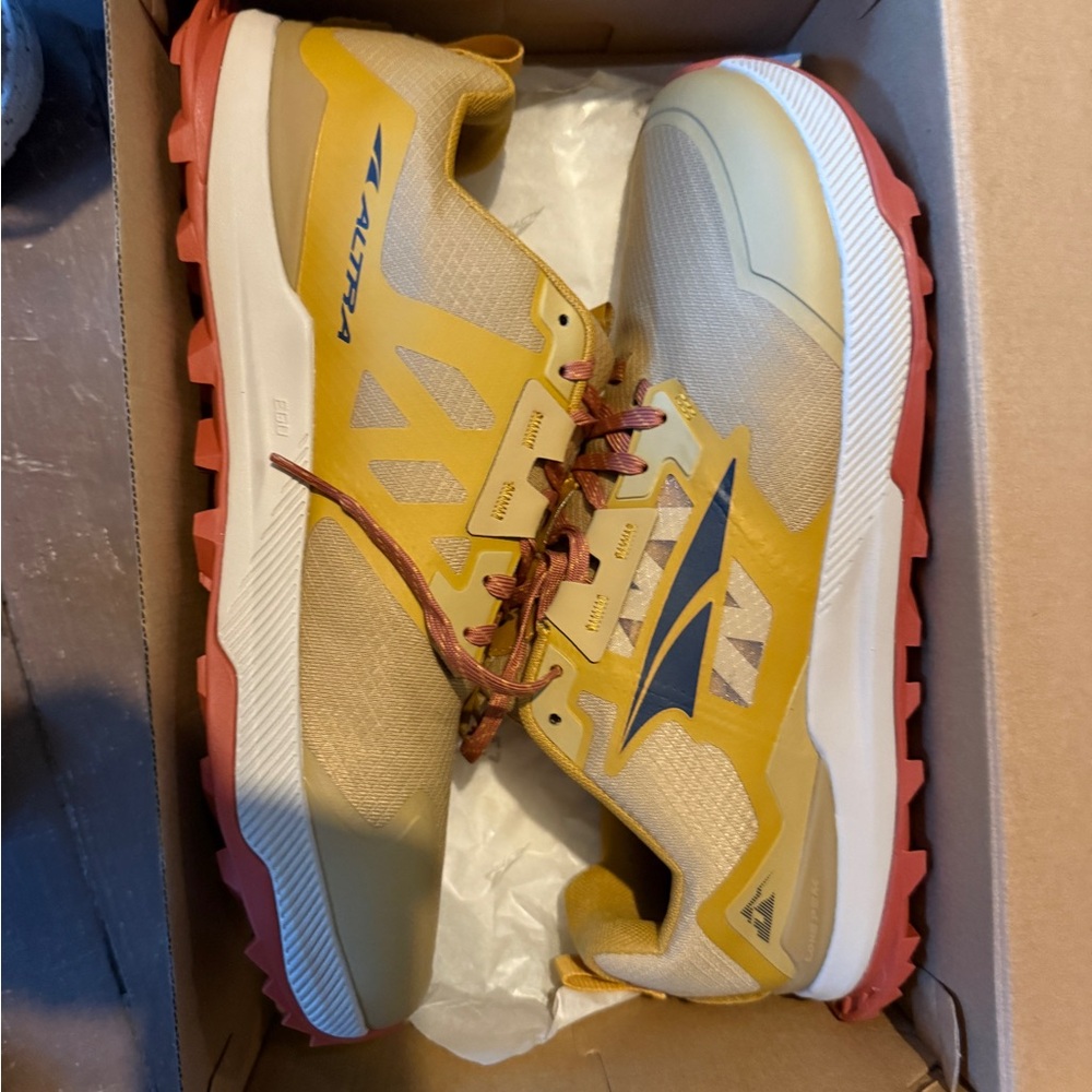 Altra Lone Peak 7 Shoe Box